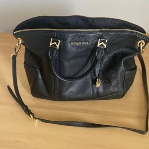 Micheal Kors purse smoke free home . Excellent condition